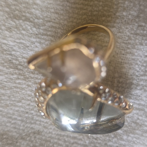 Elegant Gold and Silver Women\'s Ring